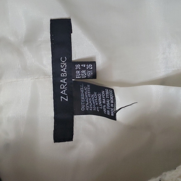 White patterned Zara blazer. Size 4. - Picture 2 of 3